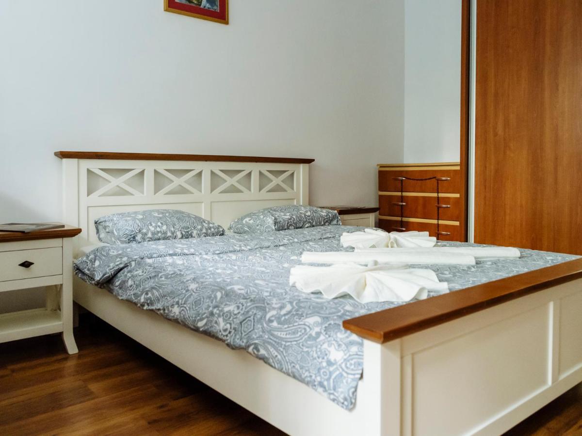 Old Town Historic Apartment With Backyard Mini Park Bukarest Exterior foto