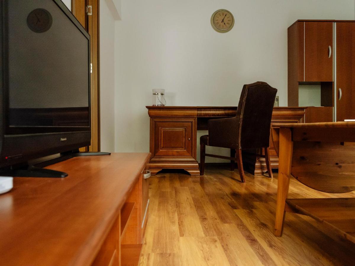 Old Town Historic Apartment With Backyard Mini Park Bukarest Exterior foto