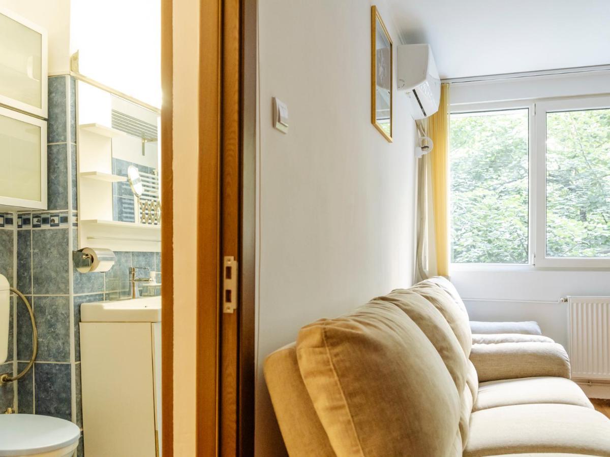 Old Town Historic Apartment With Backyard Mini Park Bukarest Exterior foto