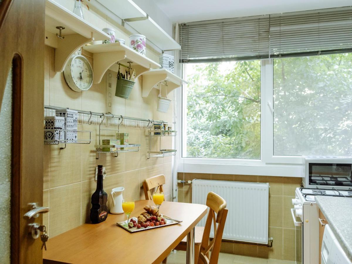 Old Town Historic Apartment With Backyard Mini Park Bukarest Exterior foto