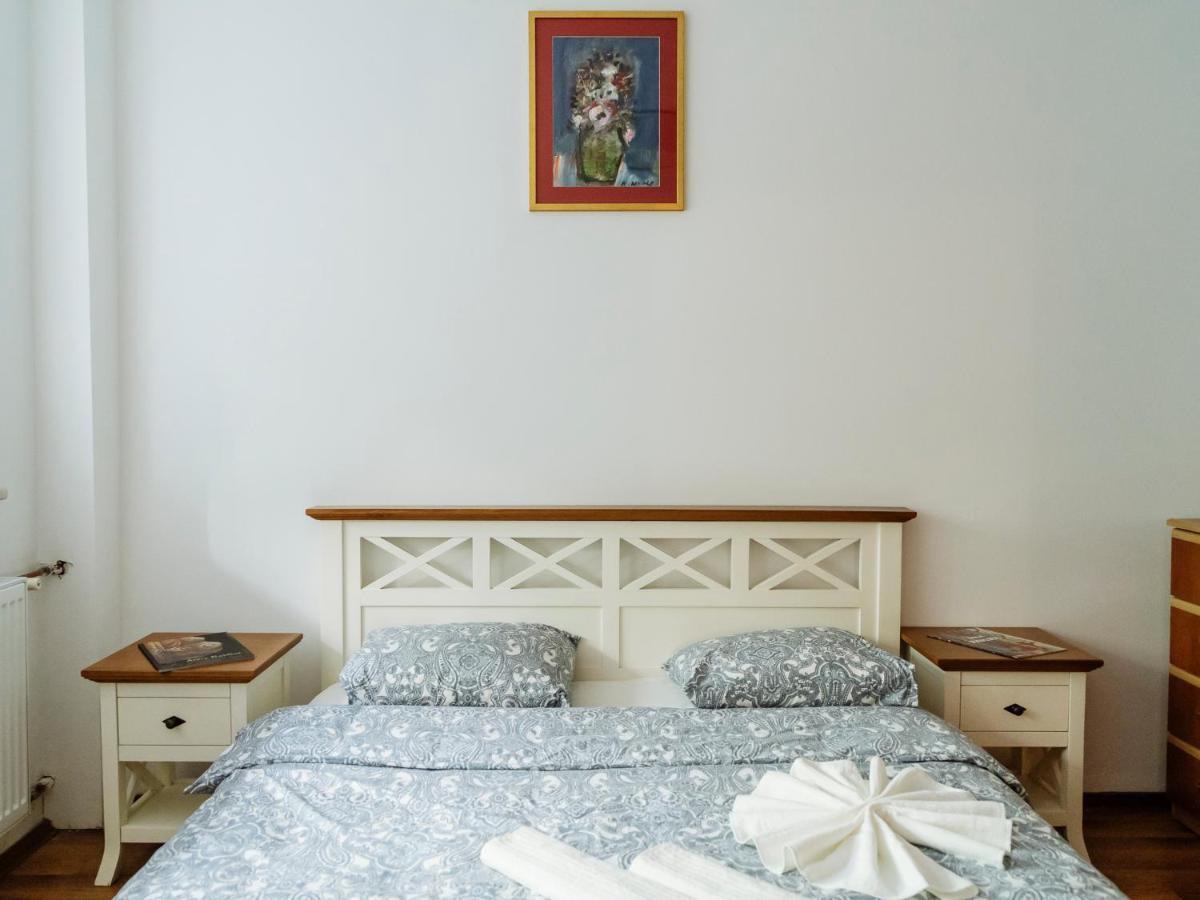 Old Town Historic Apartment With Backyard Mini Park Bukarest Exterior foto
