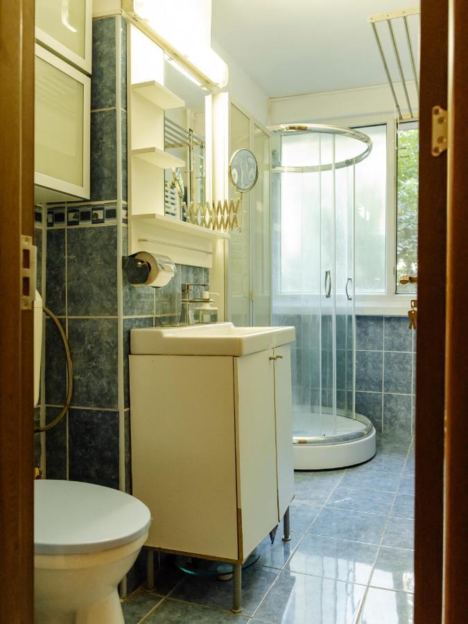 Old Town Historic Apartment With Backyard Mini Park Bukarest Exterior foto
